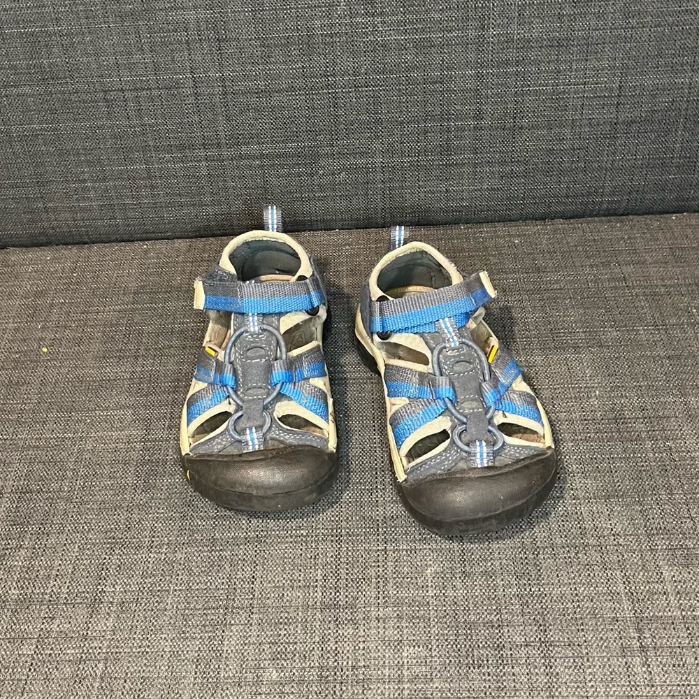 Keen toddler boys sandals, size 9